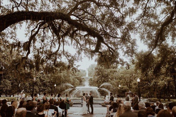 lot of people gathered around the Forsyth Park fountain