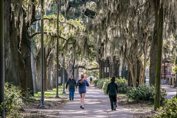 few people are jogging in the Forsyth Park